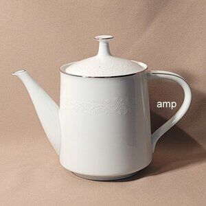 Noritake Reina 6450 Tea Pot (lid chipped)